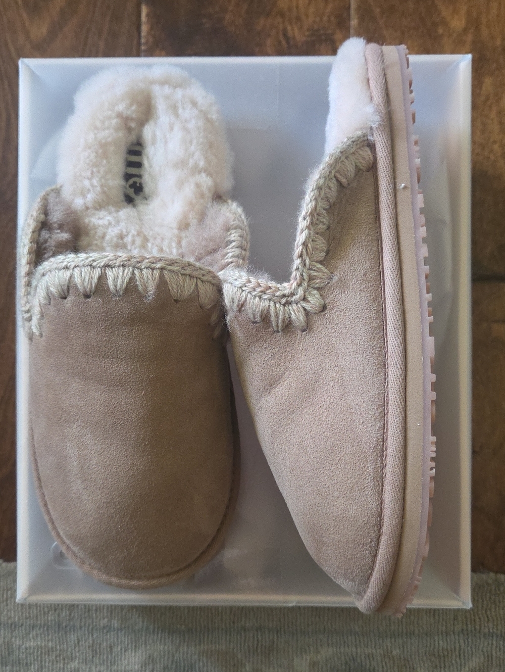 MOU Suede Slippers Eskimo Stitch